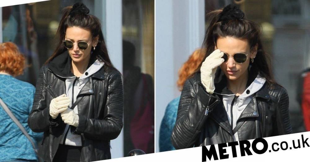 Michelle Keegan - Mark Wright - Michelle Keegan gloves up to do her food shopping but makes one big coronavirus error - metro.co.uk - county Essex