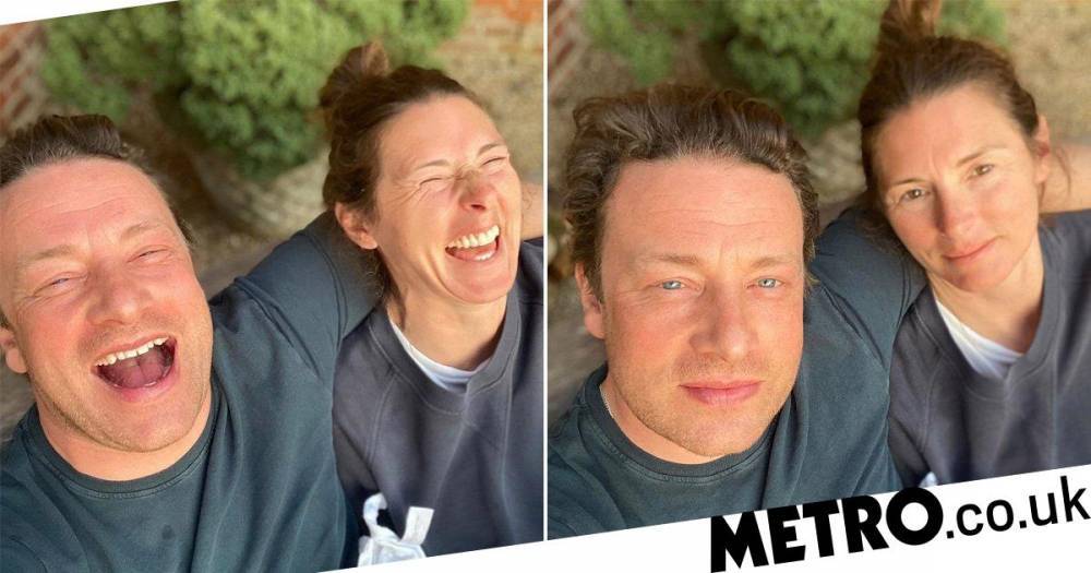 Jamie Oliver - Jools Oliver - Jamie Oliver says wife Jools ‘drives him up the wall’ as they can’t stop laughing in lockdown - metro.co.uk
