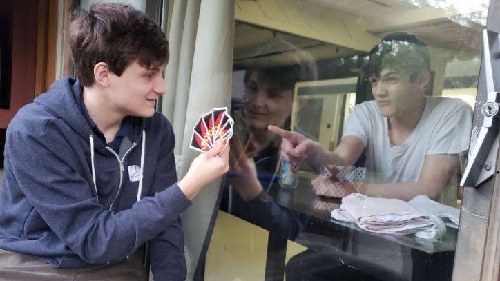Florida family plays Uno with son through window of special-needs facility amid coronavirus lockdown - fox29.com - state Florida - city Tallahassee, state Florida