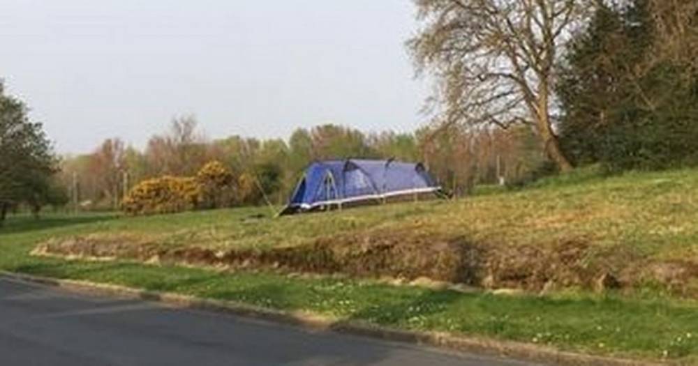 Brazen couple ignore coronavirus lockdown to camp in the centre of village green - mirror.co.uk - Britain
