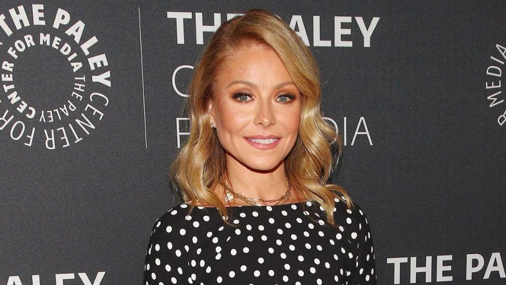 Kelly Ripa - Kelly Ripa Shares Throwback Pic of Her Mom After Tearfully Admitting She's Missing Her Parents Amid Quarantine - etonline.com