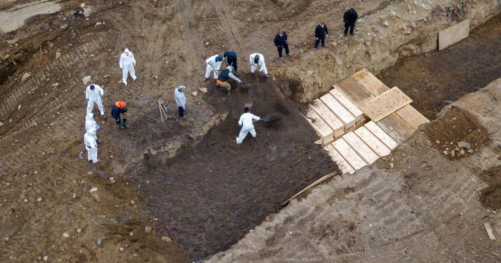Mass graves dug in New York to bury coronavirus victims without family - dailyrecord.co.uk - New York - Usa - city New York