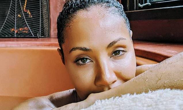 Will Smith - Jada Pinkett Smith - Jada Pinkett Smith posts a makeup-free selfie to Instagram, revealing one eye is 'wayyyyy smaller' - dailymail.co.uk