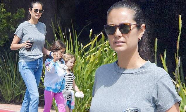 Bruce Willis - Demi Moore - Emma Hemming walks with daughters as husband Bruce Willis apparently quarantines with ex Demi Moore - dailymail.co.uk - state California - city Santa Monica, state California