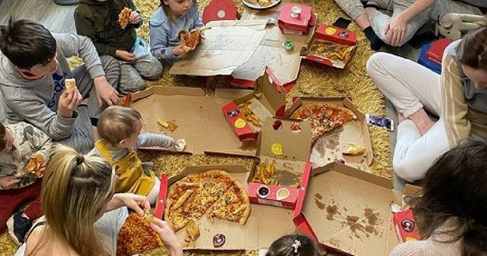 Sue Radford - The Radfords order huge Domino’s delivery after welcoming 22nd child - mirror.co.uk - Britain