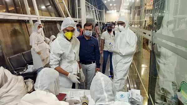 100-member team treating coronavirus patients in Indore hospital - livemint.com