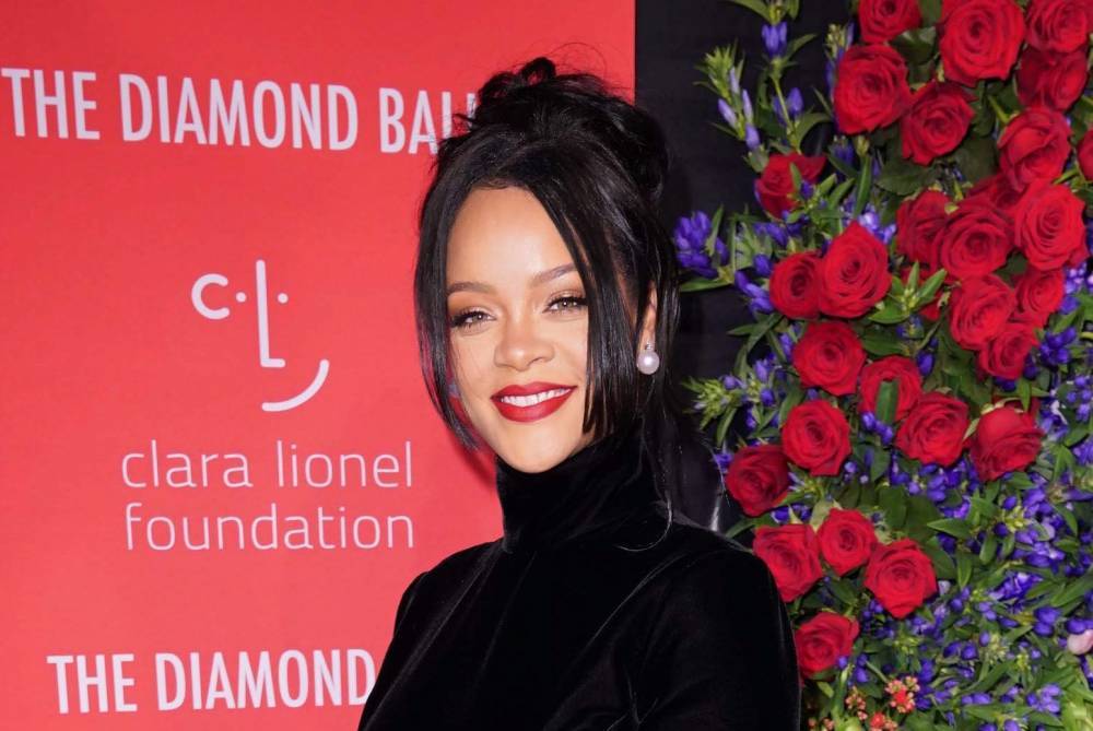 Donald J.Trump - Rihanna Blasts Trump While Declaring She’s ‘Trying To Save The World’ - etcanada.com