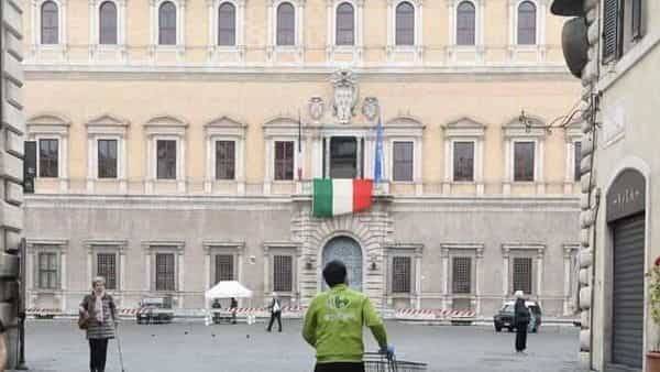 Italy's daily coronavirus death toll and new cases push higher - livemint.com - Usa - Italy