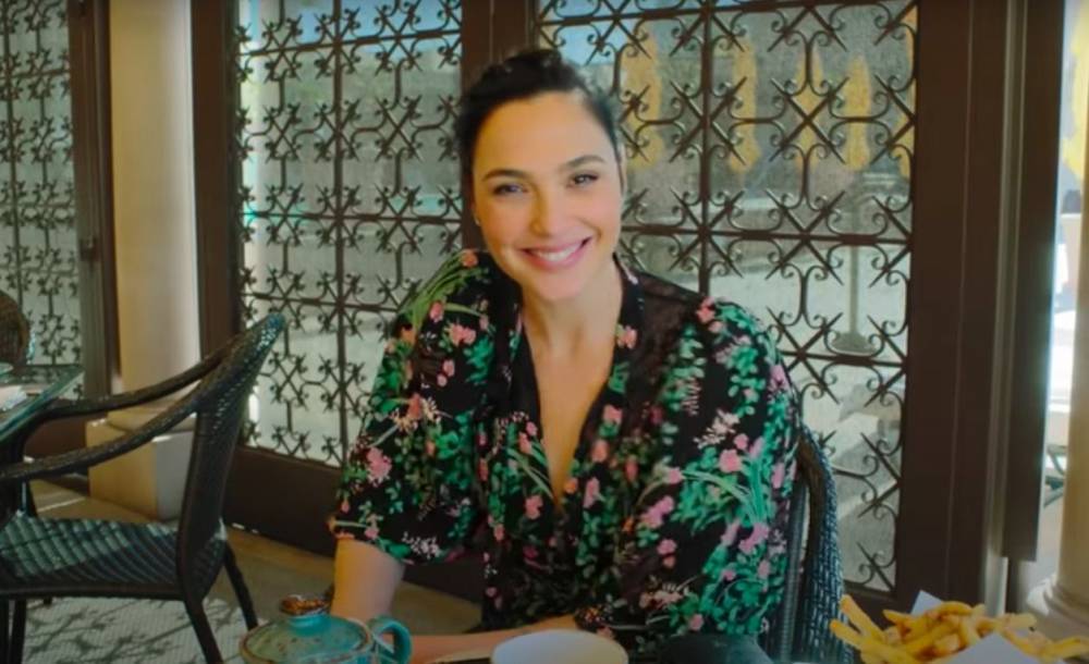Marilyn Monroe - Audrey Hepburn - Yaron Varsano - Gal Gadot Teaches Hebrew — And How To Correctly Pronounce Her Name — In Vogue ’73 Questions’ Interview - etcanada.com - Maldives