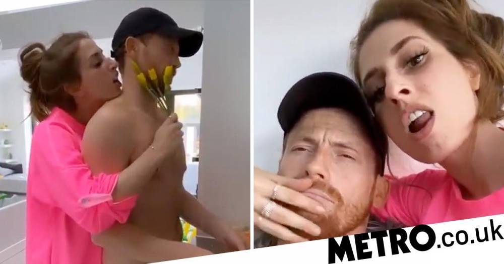 Stacey Solomon - Joe Swash - Stacey Solomon is total mood as she lip-syncs to Hear’Say in epic TikTok video - metro.co.uk