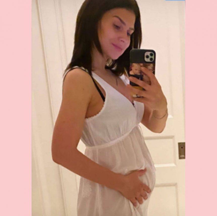 Alec Baldwin - Hilaria Baldwin - Hilaria Baldwin Cradles Her Growing Bump In New Selfie Days After Baby No. 5 Pregnancy Announcement! - perezhilton.com