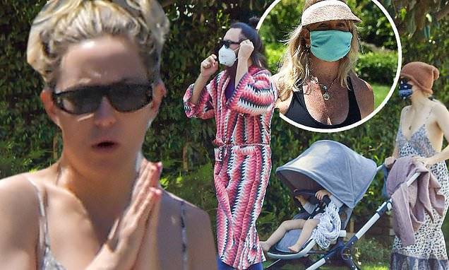 Kate Hudson - Danny Fujikawa - Goldie Hawn - Kate Hudson takes a reprieve from home quarantine for a family walk with mother Goldie Hawn - dailymail.co.uk - county Pacific - Los Angeles - city Los Angeles