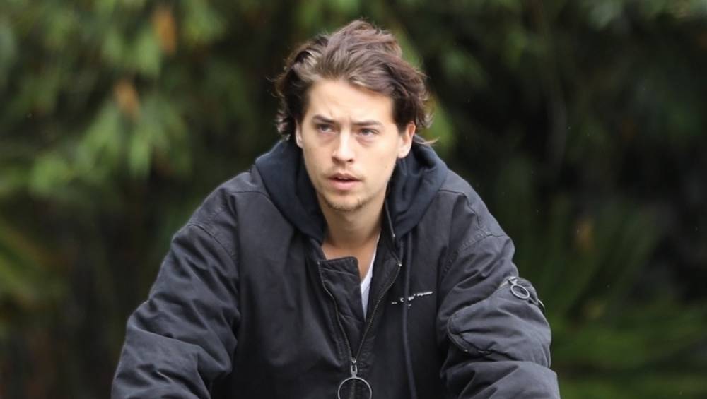 Cole Sprouse - Cole Sprouse Goes for Bike Ride in Hollywood Hills - justjared.com - county Hill - county Cole - city Hollywood, county Hill