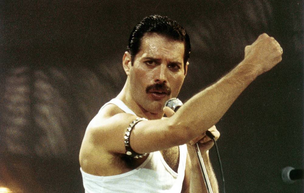 Freddie Mercury - Man’s lockdown ‘recreation’ of Freddie Mercury’s Live Aid performance goes viral - nme.com