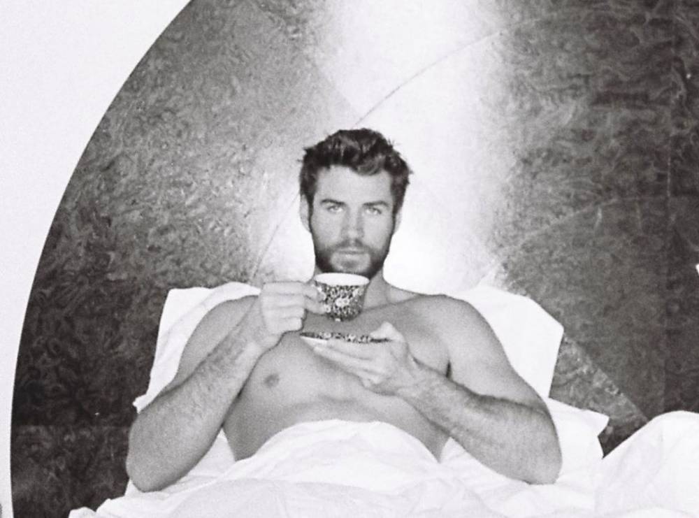 Liam Hemsworth - Gabriella Brooks - Happy Easter - Liam Hemsworth strips off under the covers as Easter treat for fans insisting ‘stay safe stay in bed’ - thesun.co.uk