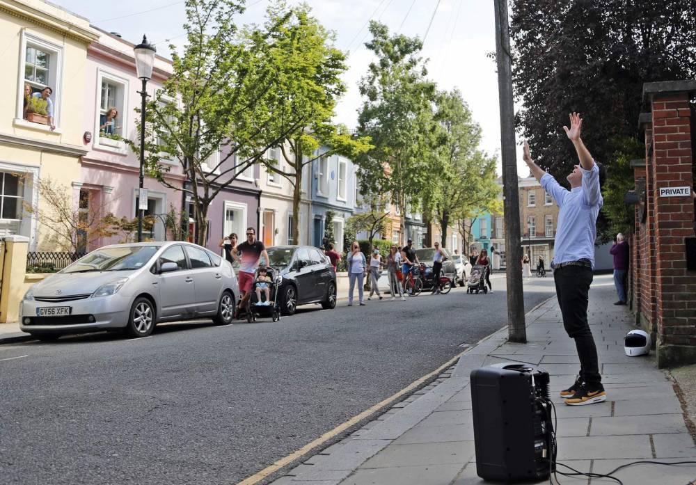 Easter Sunday - With a bike and loudspeakers, London vicar spreads the word - clickorlando.com - city London