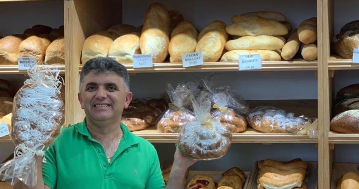 An Alberta - Calgary bakery breaks bread with community during COVID-19 pandemic - globalnews.ca - Canada - Kosovo