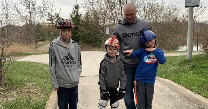 Coronavirus: Oakville, Ont., family hit with $880 ticket after going rollerblading - globalnews.ca