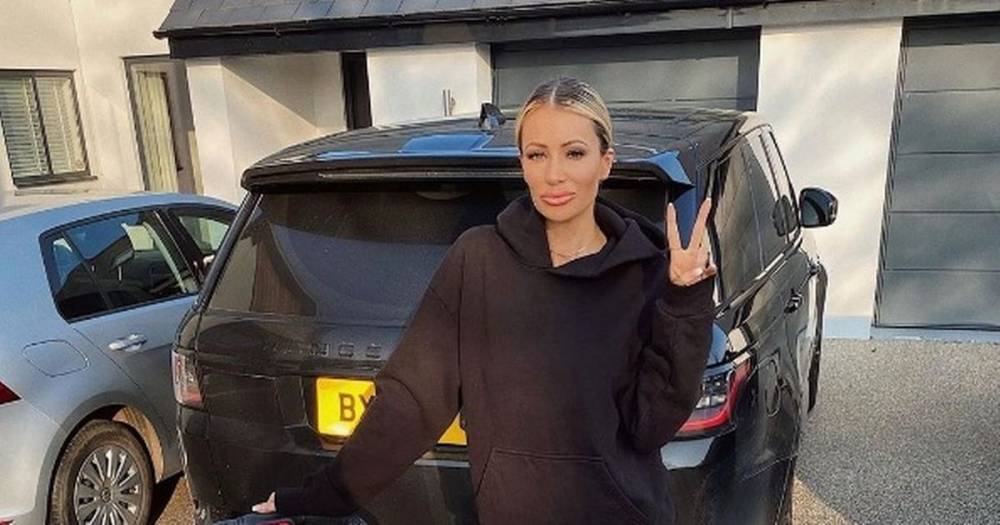 Olivia Attwood - Bradley Dack - Love Island's Olivia Attwood takes her pampered pooches out for a stroll in a pram - mirror.co.uk