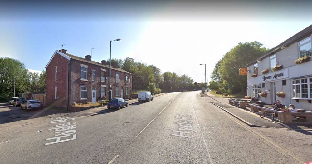 Easter Sunday - Three police officers assaulted after serious crash 'takes out six cars' - driver arrested for breaking lockdown rules - manchestereveningnews.co.uk - city Manchester - county Denton