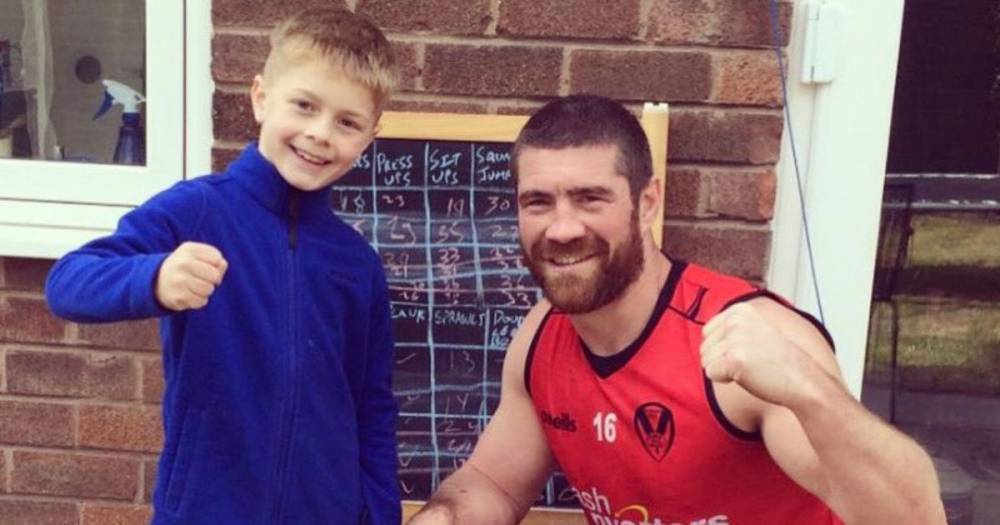 St Helens star Kyle Amor uses kids as weights to battle lockdown boredom in brilliant video - dailystar.co.uk
