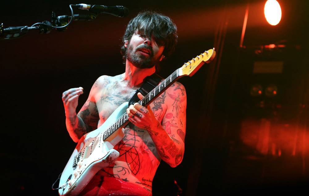 Simon Neil - Watch Biffy Clyro’s Simon Neil play new song ‘Holy Water’ on live-stream fundraiser - nme.com