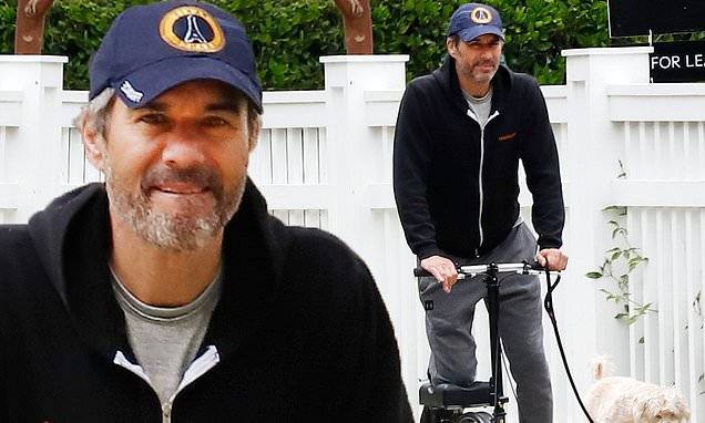Eric Maccormack - Eric McCormack takes a break from isolation to walk his dog while using a mobility scooter - dailymail.co.uk - Los Angeles - city Los Angeles