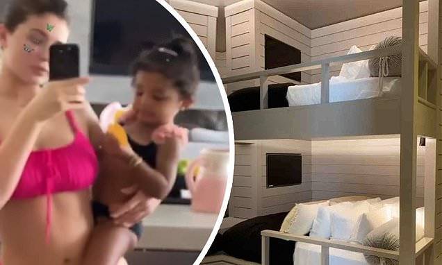 Kylie Jenner - Travis Scott - Kris Jenner - Easter Sunday - Kylie Jenner shows off SIX queen size beds with personal TVs in guest room at mom Kris Jenner's home - dailymail.co.uk - city Palm Springs