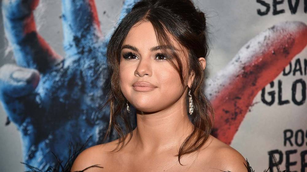 Amy Schumer - Selena Gomez Opens Up About Media Scrutiny and Sharing Her Mental Health Journey - hollywoodreporter.com