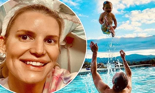 Jessica Simpson - Eric Johnson - Jessica Simpson's husband Eric Johnson tosses one-year-old daughter Birdie into the air during swim - dailymail.co.uk