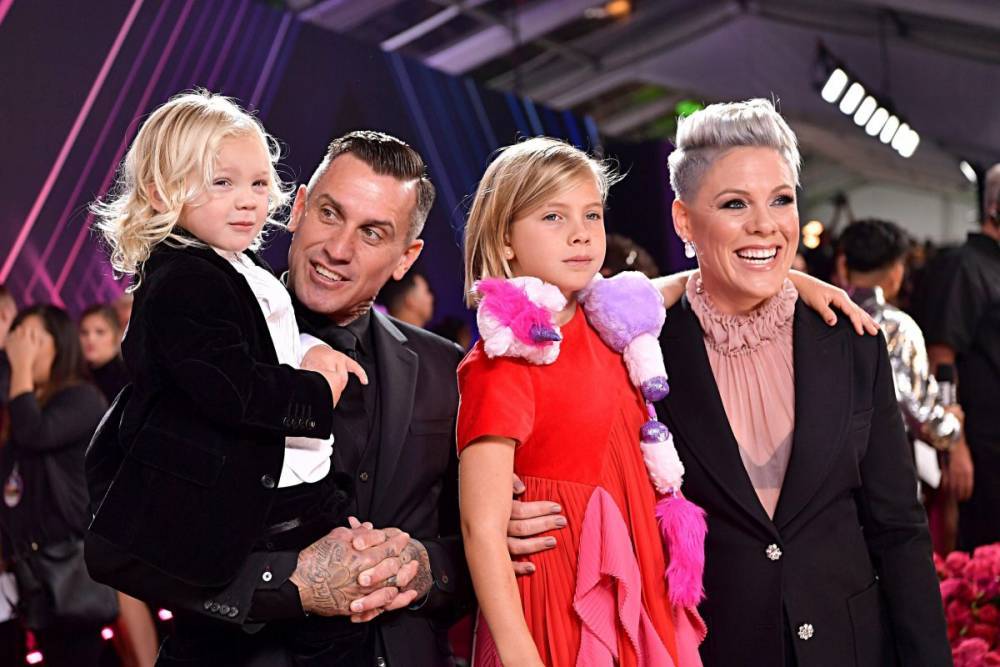 Carey Hart - Pink’s husband reveals how she was struck down with coronavirus that ‘attacked her lungs’ - thesun.co.uk