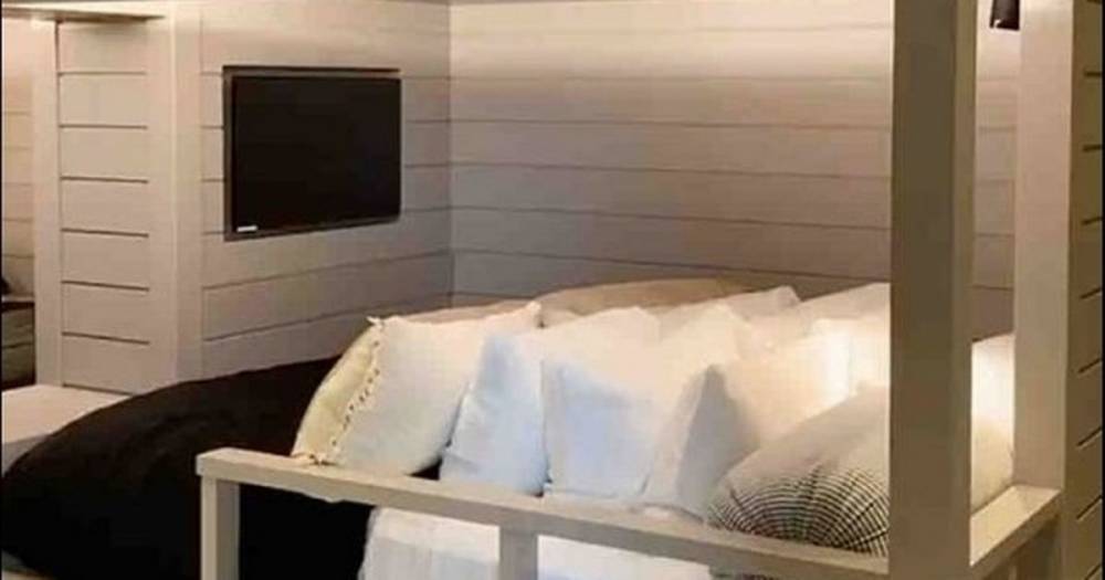 Kylie Jenner - Travis Scott - Easter Sunday - Kylie Jenner shows off mum Kris' huge guest room with queen-sized bunk beds and TVs - mirror.co.uk - city Palm Springs