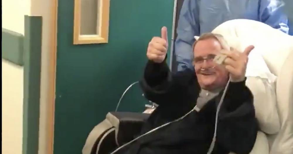 Edinburgh NHS staff cheer as grandad with coronavirus leaves intensive care - dailyrecord.co.uk