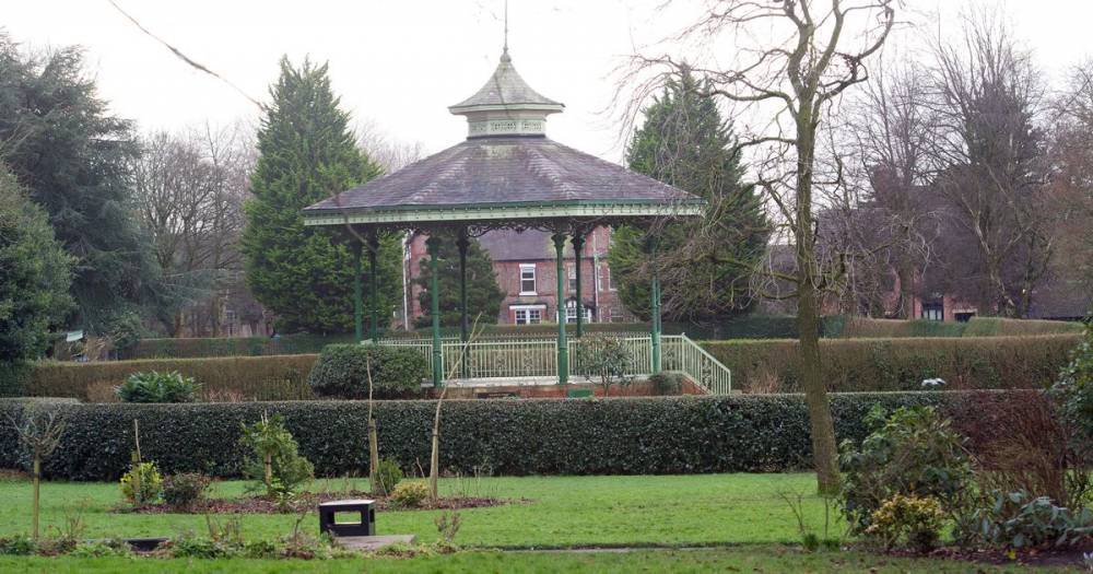 Wardens are patrolling Salford's parks to make sure no-one is breaking lockdown - manchestereveningnews.co.uk