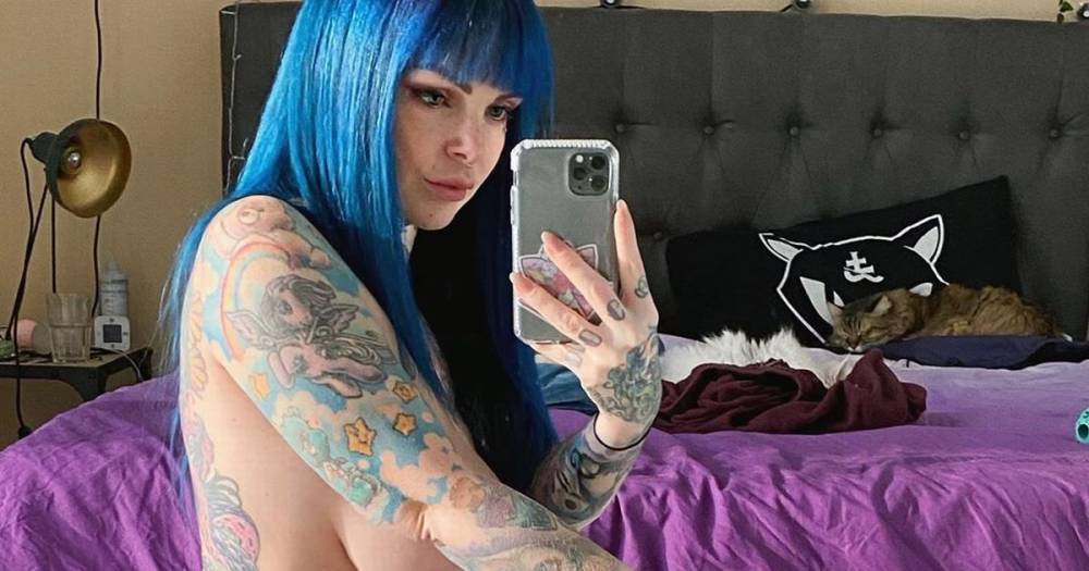 Instagram model shows off tattoos and curves in cheeky lockdown snaps - dailystar.co.uk - Britain