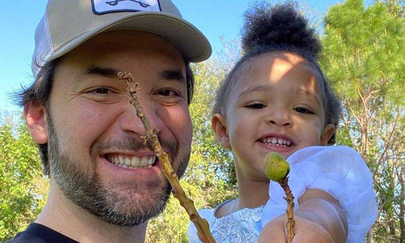 Serena Williams - Alexis Ohanian - Alexis Olympia - Serena Williams’ daughter Olympia turns her cute little nose up at dad’s healthy drink - us.hola.com