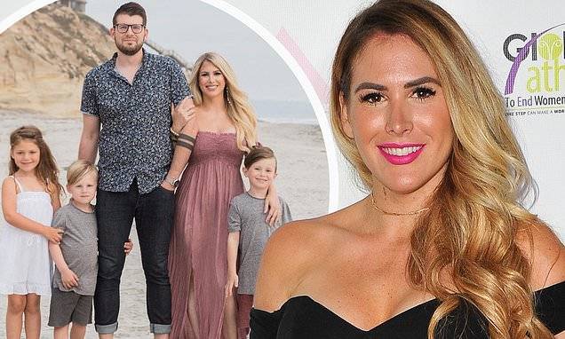 Juelia Kinney reveals her house burned down after electrical fire - dailymail.co.uk - Ireland