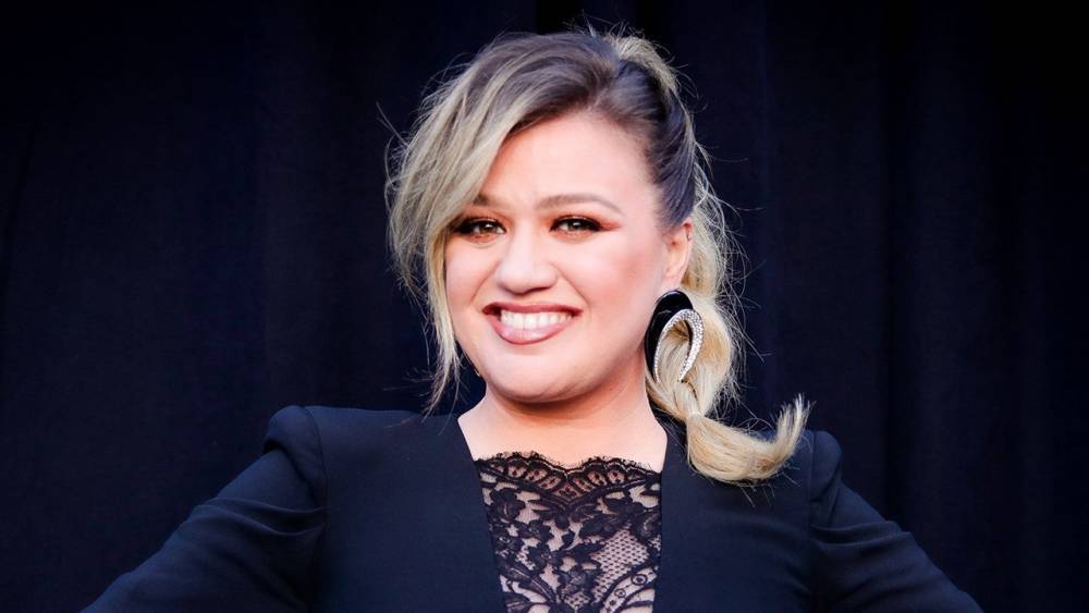 Kelly Clarkson - River Rose - Kelly Clarkson's Daughter Tries Out Hosting With 'The River Rose Show' - etonline.com