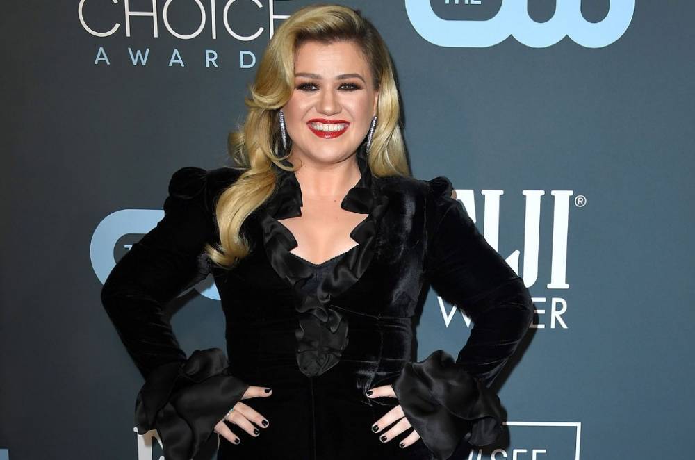Kelly Clarkson - Kelly Clarkson Gathers Her Show's Cast & Crew (Remotely) for Extended 'Just Sing' Music Video - billboard.com - state Montana
