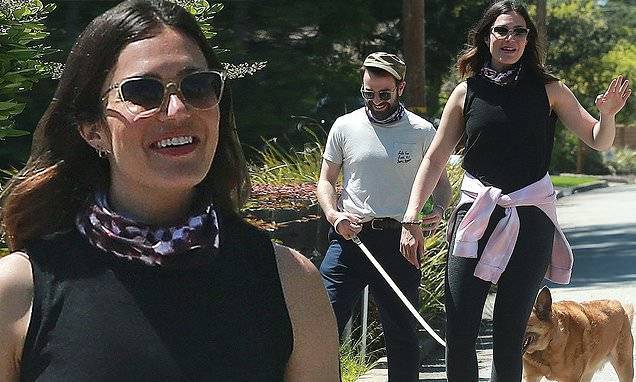 Mandy Moore - Taylor Goldsmith - Mandy Moore and husband Taylor Goldsmith wear face masks around their necks to walk dog Jackson - dailymail.co.uk - Usa - county Los Angeles