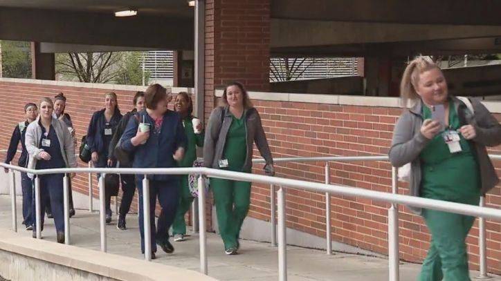 Dawn Timmeney - First responders show support for healthcare workers at Lankenau Hospital - fox29.com - state Delaware - Montgomery