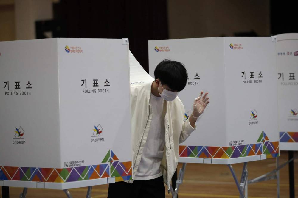 Donald Trump - SKorea voting precautions highlight challenges of reopening - clickorlando.com - South Korea - Usa - city Seoul