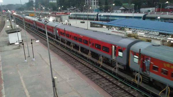 Railways to cancel around 39 lakh tickets booked for 15 April- 3 May - livemint.com - city New Delhi - city Mumbai