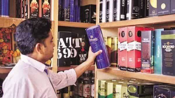 New lockdown guidelines: No relief for tipplers as sale of liquor banned - livemint.com - city New Delhi - India
