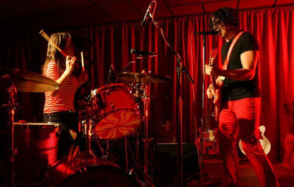 Coachella shares rare high quality footage of The White Stripes’ 2003 performance - nme.com