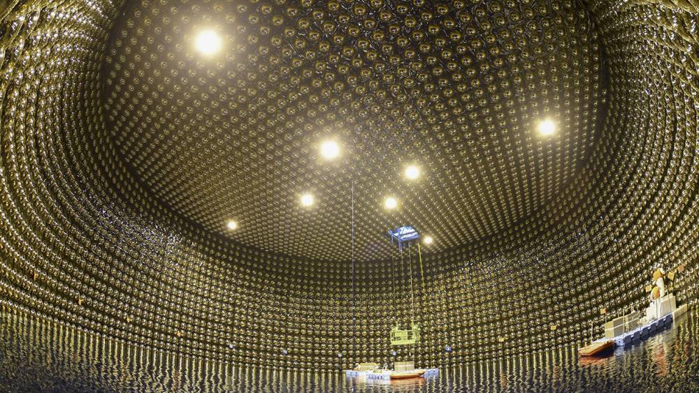 Skewed neutrino behavior could help explain matter’s dominion over antimatter - sciencemag.org - Japan