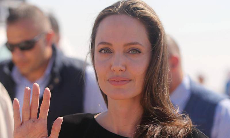 Angelina Jolie - Brad Pitt - Mental Health - Angelina Jolie reveals the life-changing experience that caused her to dry her tears - us.hola.com - state California