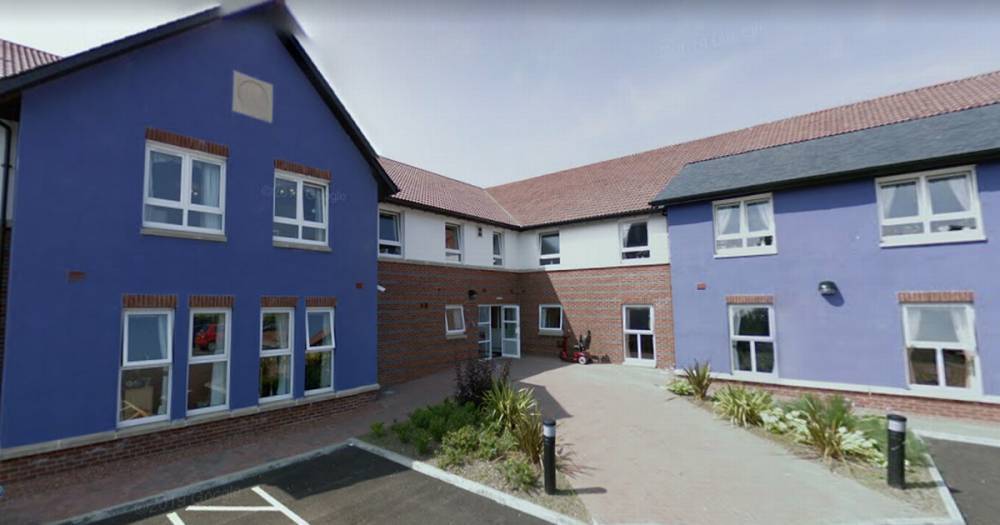 Coronavirus in Scotland: Dundee care home worker dies from suspected coronavirus as outbreak deepens - dailyrecord.co.uk - Scotland