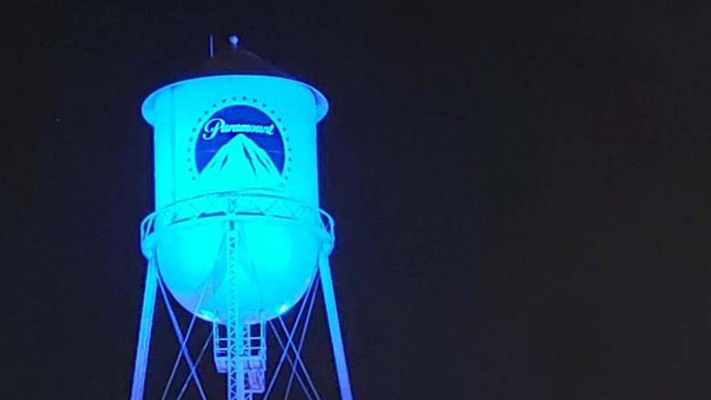 Paramount Lights Studio Tower Blue in Salute to Health Care Workers - hollywoodreporter.com