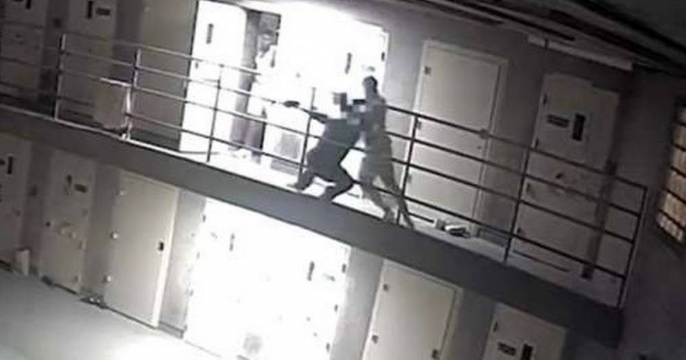Chilling CCTV shows prisoner 'grab guard and shove him into cell before choking him' - dailystar.co.uk - Usa - state Illinois - county Cook